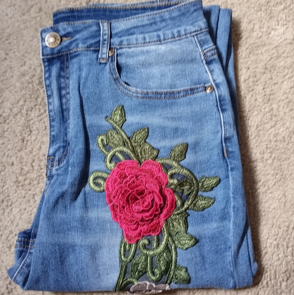 Floral Applique Jeans NEW - Picture 4 of 10